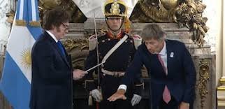 Javier Milei le tomó juramento a Juan Bautista Mahiques en el Salón Blanco de Casa Rosada