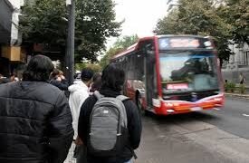 El Gobierno busca mediar en el conflicto del servicio de colectivos con una reunión el jueves