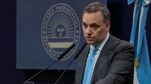 Manuel Adorni adquiere un departamento en Caballito por USD 230.000, financiado mayormente por dos jubiladas