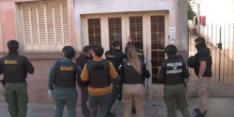 Allanamiento en el hogar del único sospechoso en el caso de la desaparición de Agostina Vega