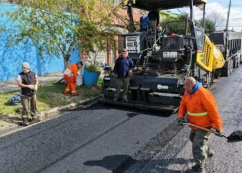 Lanús avanza en la pavimentación de calles con más de 30 mil metros cuadrados intervenidos