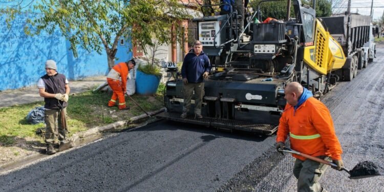 Lanús avanza en la pavimentación de calles con más de 30 mil metros cuadrados intervenidos
