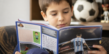 Las publicaciones infantiles se suman al ambiente del Mundial con propuestas interactivas