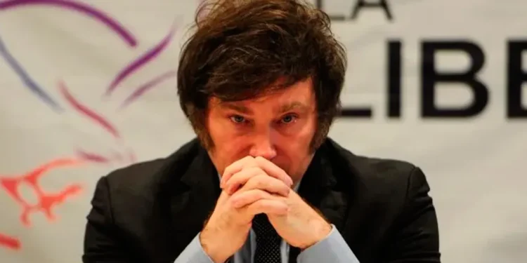 Milei opta por el pragmatismo tras la salida de Adorni