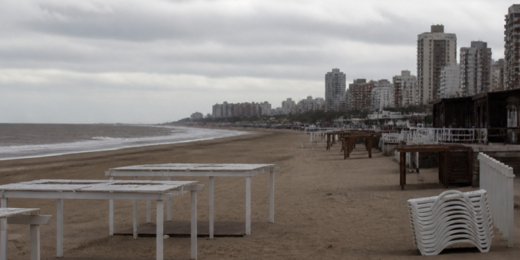 Un feriado complicado para el turismo y el consumo en la costa