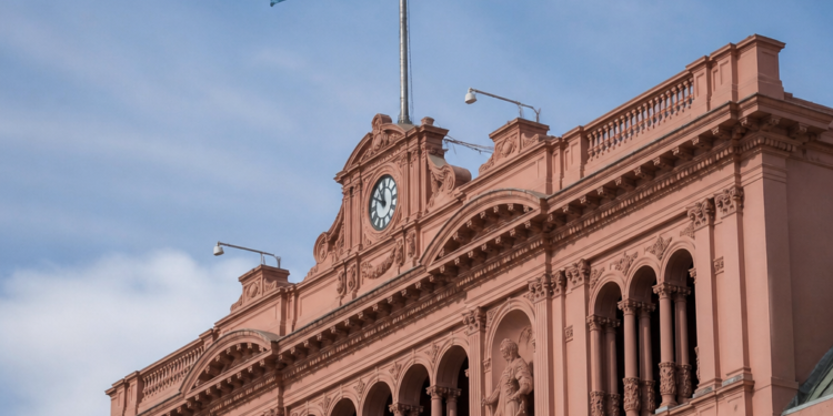 El Gobierno planea renovar $16,2 billones y completar el cupo del bono AO28