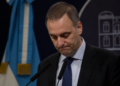 Renuncia de Adorni: Repercusiones en política y economía