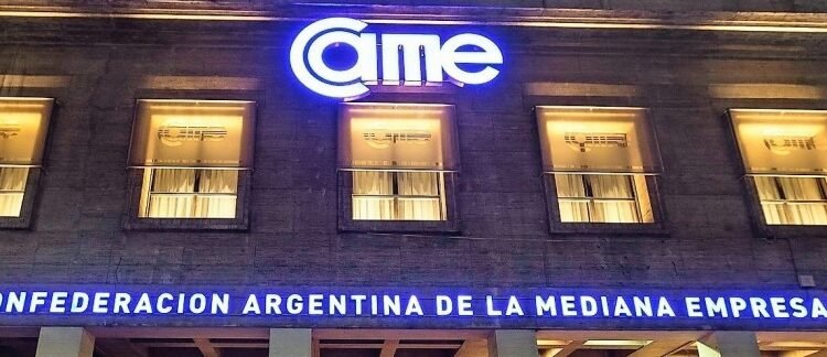 Las ventas de pymes logran esquivar la caída interanual por el aguinaldo y el Mundial, aunque caen frente al mes anterior
