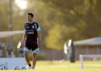 Scaloni ensaya una línea defensiva distinta para enfrentar a Inglaterra en las semifinales