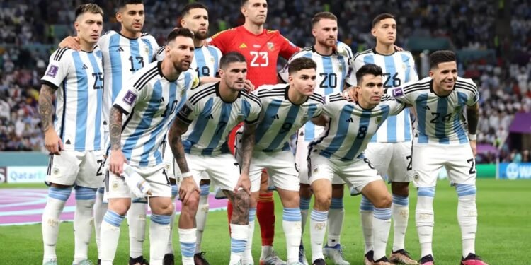 La Selección argentina cayó al segundo lugar del ranking FIFA y se deshizo de la ‘maldición’