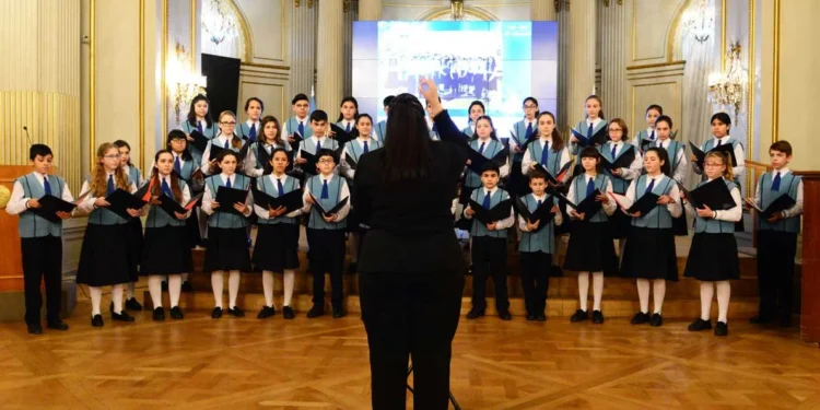 El Gobierno disuelve el Coro Nacional de Niños y presenta un nuevo programa artístico