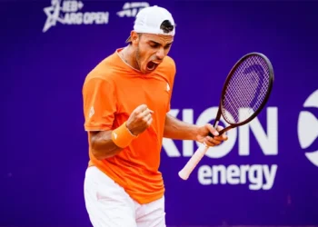 Francisco Cerúndolo avanza a cuartos de final en Los Cabos tras la baja de Tristan Boyer