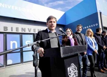 Kicillof aboga por construir una alternativa a Milei en un acto en San Vicente
