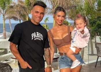 Lautaro Martínez y Agustina Gandolfo disfrutan de unas vacaciones en Grecia junto a un famoso extenista