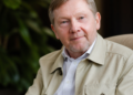 Eckhart Tolle, autor y conferencista alemán: “El momento presente a veces es inaceptable, desagradable u horrible”