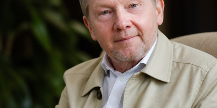Eckhart Tolle, autor y conferencista alemán: “El momento presente a veces es inaceptable, desagradable u horrible”