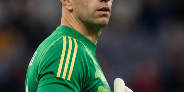 Emiliano Martínez llegó a un acuerdo para unirse al Chelsea: detalles de la operación
