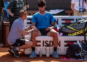 Polémica con Carlos Alcaraz: lleva casi 120 días sin tenis y un médico italiano dijo que atraviesa una “depresión”
