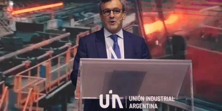 La industria advierte por la pérdida de empleo y el cierre de fábricas en medio de la caída de la actividad