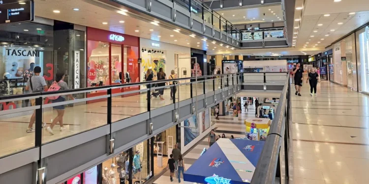 El consumo masivo volvió a caer en junio: supermercados, mayoristas y shoppings registraron bajas