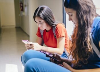 El uso temprano de redes sociales podría afectar el rendimiento escolar, según un estudio