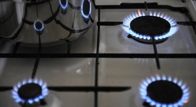 El aumento de las tarifas obliga a más hogares a recurrir a ahorros y deudas para sostener sus gastos