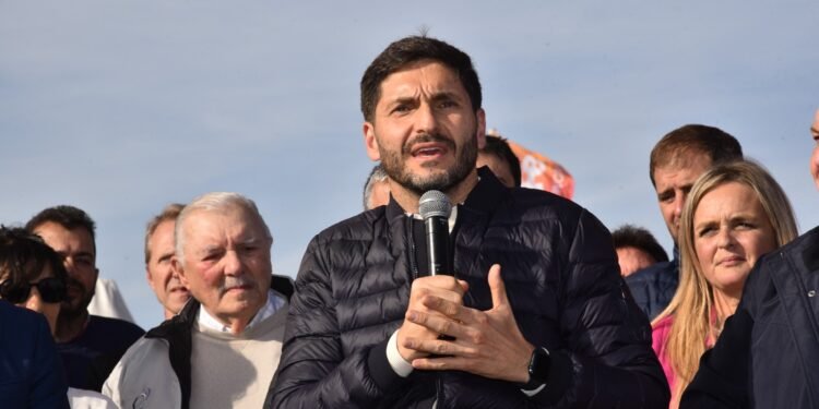 Los gobernadores avanzan con planes para aliviar el endeudamiento de trabajadores y familias