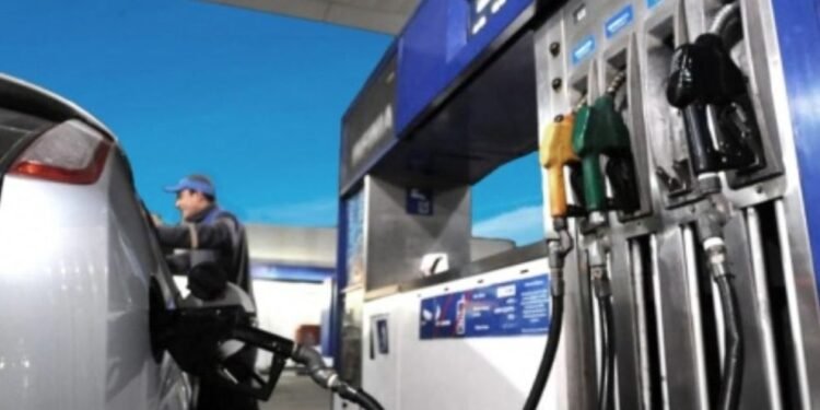 El Gobierno postergó hasta octubre la actualización del impuesto a los combustibles