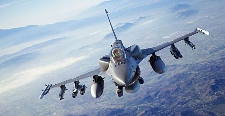 Argentina recibirá seis nuevos F-16 en septiembre y avanza en la compra de helicópteros Black Hawk