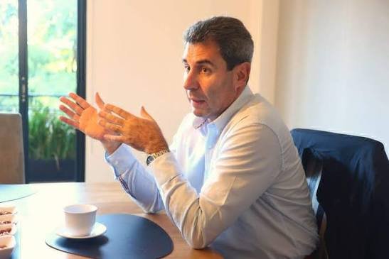 Uñac acelera su carrera presidencial y busca apoyo dentro del peronismo mientras se profundiza la interna