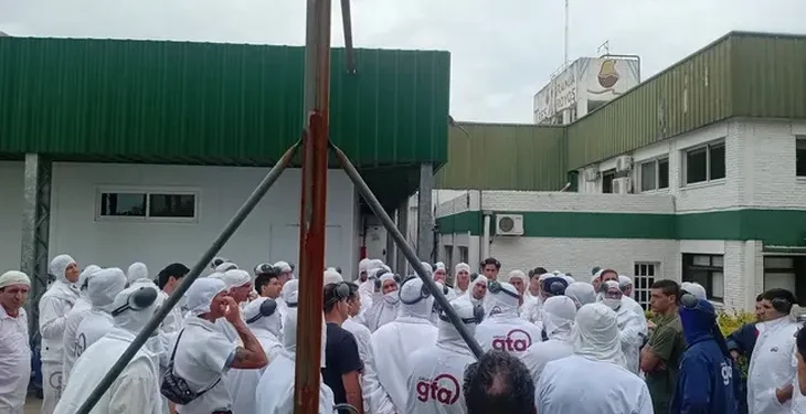 Crisis laboral en Capitán Sarmiento: despidos y preocupación por el impacto de Granja Tres Arroyos
