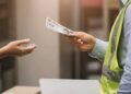 Salarios: los privados recuperaron terreno en julio, pero todavía siguen por debajo de la inflación acumulada